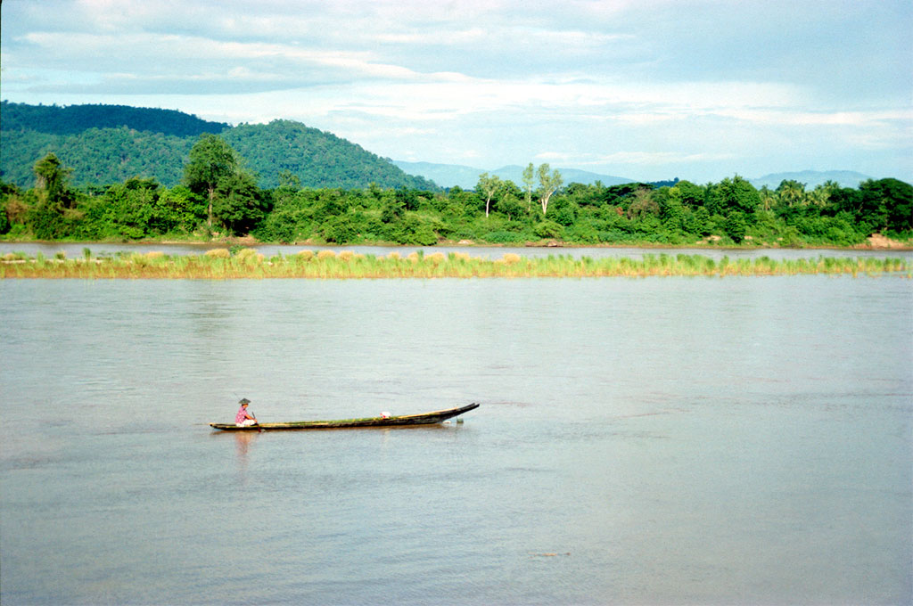 Fishing in the Mekong river at The Golden Triangle