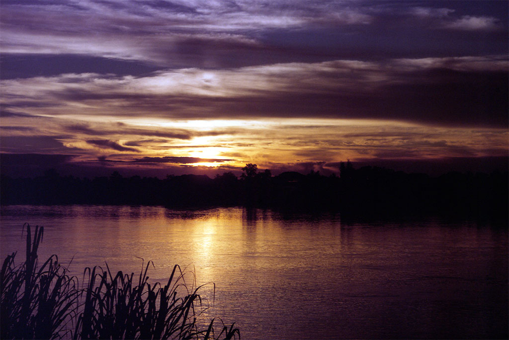 Solnedgang over Mekong floden ved Nongkai