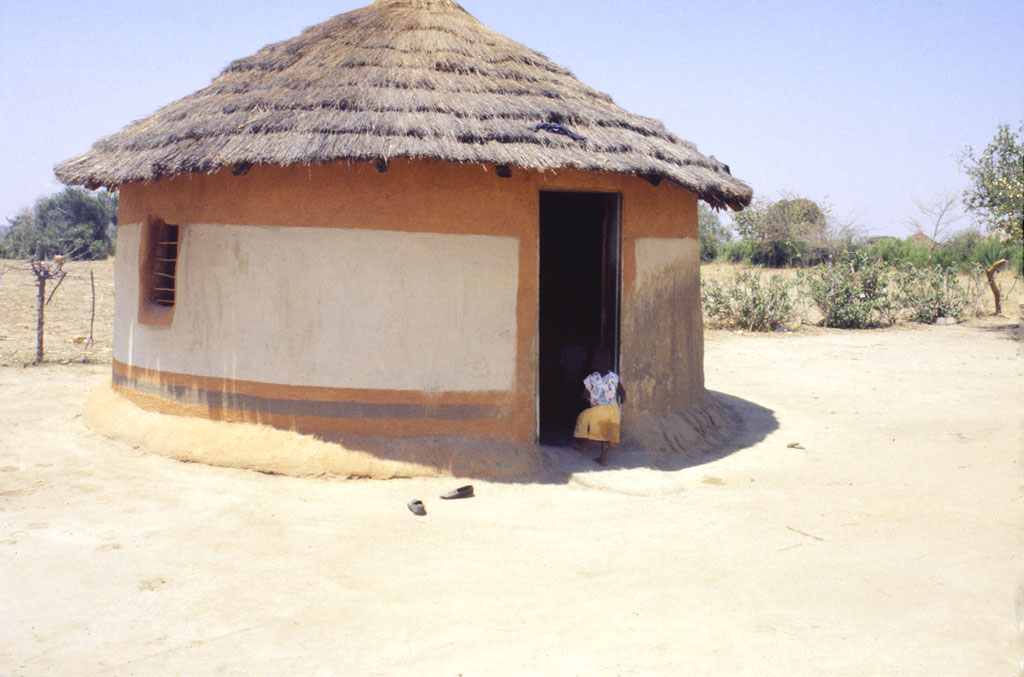 En lille pige i en landsby nær Masvingo